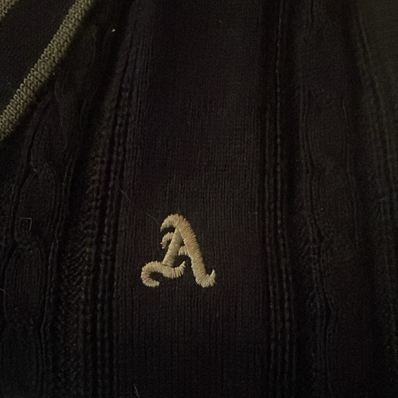 Cute navy sweater vest - Picture 3 of 4